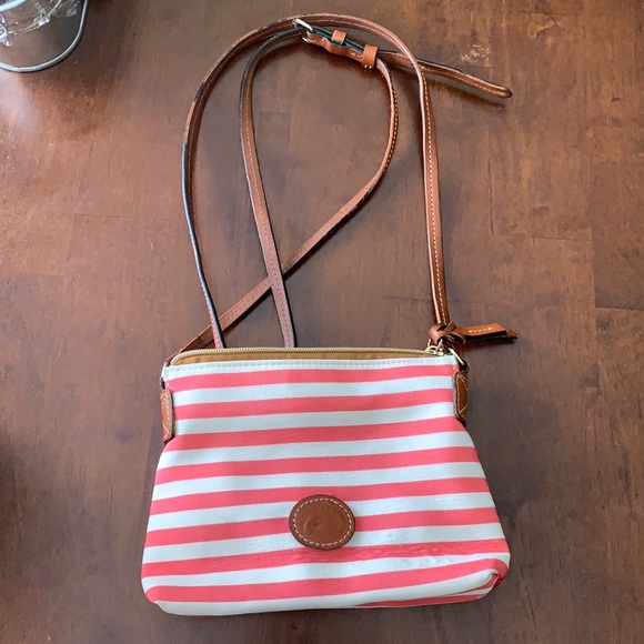 Dooney & Bourke Handbags - Dooney & Bourke crossbody